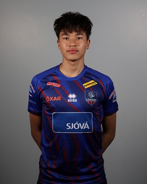 Karan Gurung skrifar undir samning